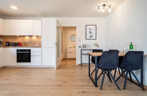 Meckenbeuren Apartamento | Apartamento 'Bodenseenest' con vistas a la montaña, balcón y Wi-Fi