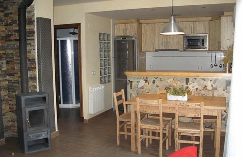 Biel Apartamento | Apartamento 'Boj' con vistas a la montaña, terraza compartida y Wi-Fi
