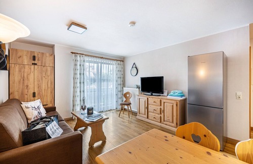 Oberaudorf Apartamento | Apartment 'Brünnstein- Nr 27' with Mountain View, Shared Pool and Sauna