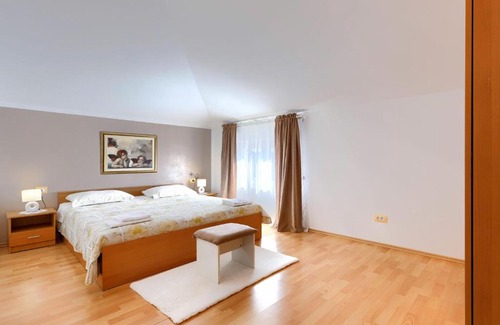 Umag Apartamento | Apartment Bruno-2 by Interhome