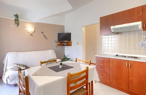 Umag Apartamento | Apartment Bruno-2 by Interhome