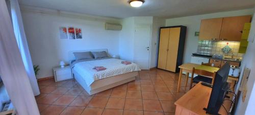 Seca Apartamento | Apartment Burja with Olive Grove & Salt Pans View