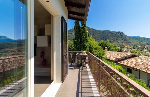Vesio Apartamento | Apartment 'Casa Stella' with Lake View, Private Terrace and Wi-Fi