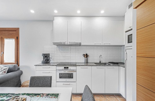 Sant Quirze Safaja Apartamento | Apartamento 'Cal Ton' con vistas a la montaña, jardín compartido y aire acondicionado.