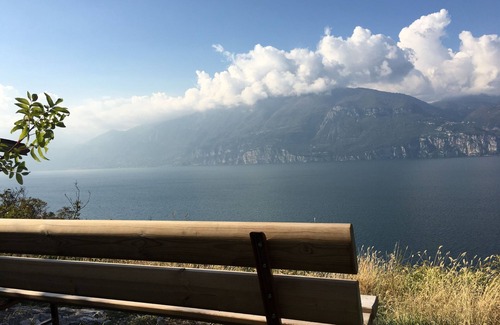 Brenzone sul Garda Apartamento | Apartamento 'Casa Maria' con vistas al lago, jardín privado y Wi-Fi