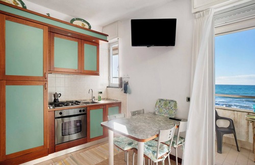 Lavina Apartamento | Apartamento 'Cadorna Fronte Mare' con vistas al mar, Wi-Fi y aire acondicionado