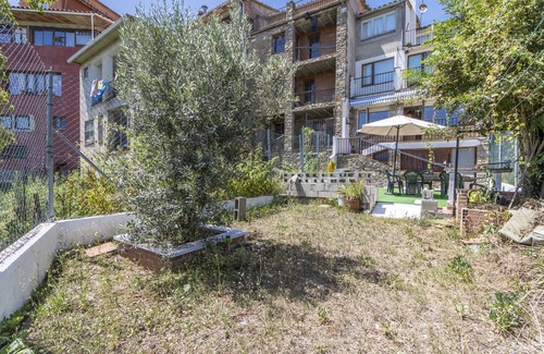 Borreda Apartamento | Apartamento 'Cal Confianza' con vistas a la montaña, jardín privado y Wi-Fi