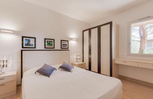 Santa Giulia Apartamento | Apartment Cala Sultana-3 by Interhome