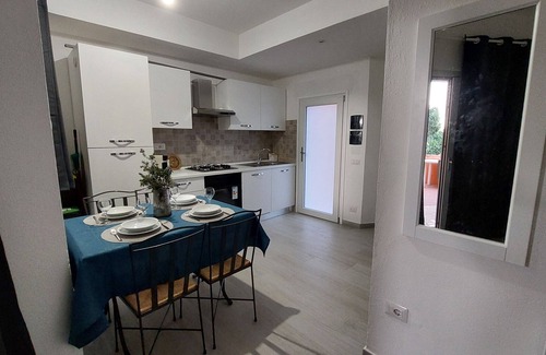 Canneddi Apartamento | Apartment 'Calarossa Beach House' with Sea View, Wi-Fi and Air Conditioning