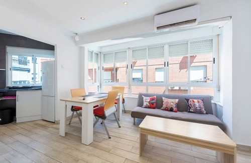 Almeria Apartamento | Apartamento 'Calle Jaul' con Wi-Fi y aire acondicionado