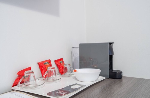 Contrada Pantano d'Arci Apartamento | Apartamento 'Camera Tripla 101' con terraza compartida, Wi-Fi y aire acondicionado