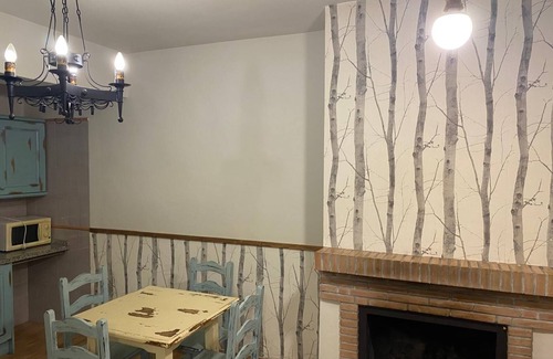 Huetor Santillan Apartamento | Apartamento 'Carrasco' con vistas a la montaña, piscina compartida y Wi-Fi