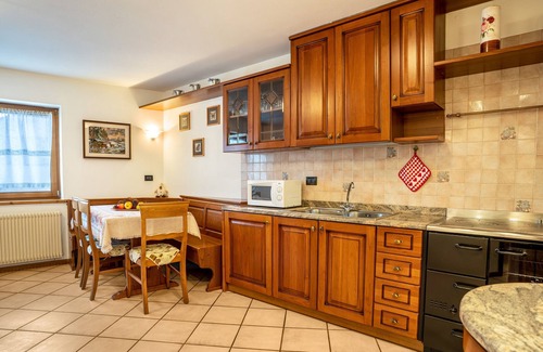 Grauno Casa | Apartamento 'Casa Al Portico Val Di Cembra' con vistas a la montaña y balcón