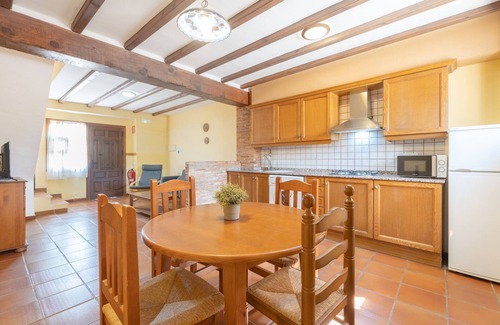 Altura Apartamento | Apartamento 'Casa Cala' con vistas a la montaña, piscina y jardín compartidos