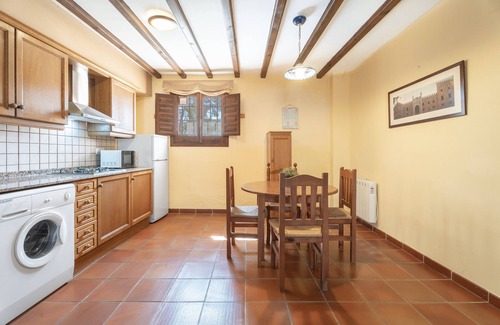 Altura Apartamento | Apartamento 'Casa Cala' con vistas a la montaña, piscina y jardín compartidos