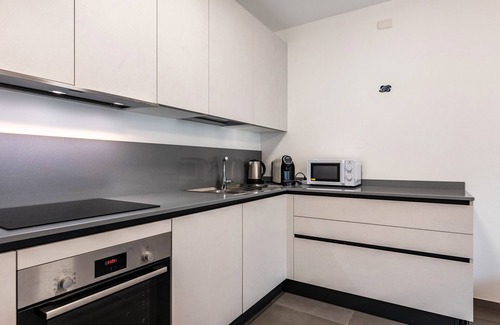 Vela Apartamento | Apartamento 'Casa Canova- Aparcamiento gratuito' con vistas a la montaña, terraza privada y Wi-Fi