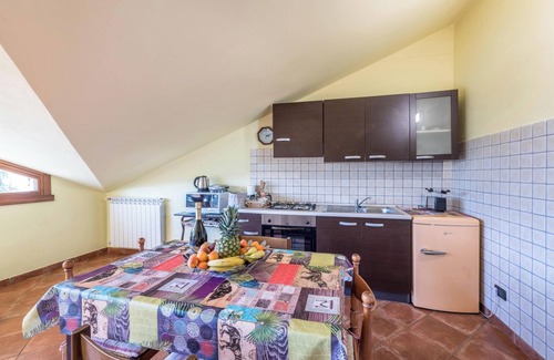Marone Apartamento | Apartamento 'Casa Caterina Mansarda' con vistas al lago, jardín y Wi-Fi