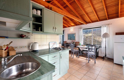 Hermigua Apartamento | Apartamento 'Casa Claudia' con vistas al mar, terraza privada y Wi-Fi