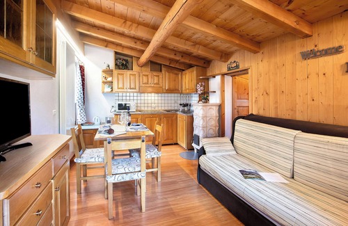 Valdisotto Apartamento | Apartamento 'Casa Colturi Abete' con vistas a la montaña, jardín compartido y Wi-Fi