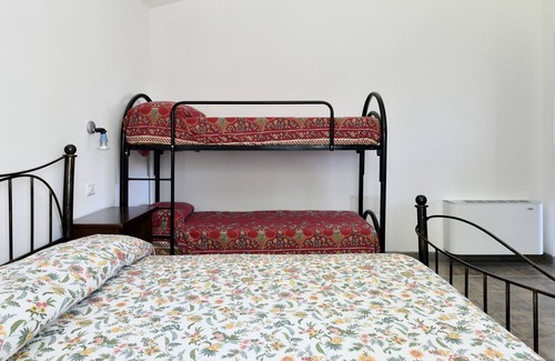 Elini Casa | Apartamento "Casa Corongiu 4" con vistas a la montaña y jardín compartido