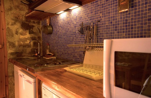 La Cuevarruz Apartamento | Apartamento "Casa de los Sueños - Serrans" con balcón privado, piscina compartida y Wi-Fi