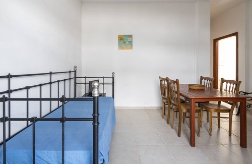 Marina di Ostuni Apartamento | Apartamento 'Casa Degli Oleandri ' con terraza privada y aire acondicionado