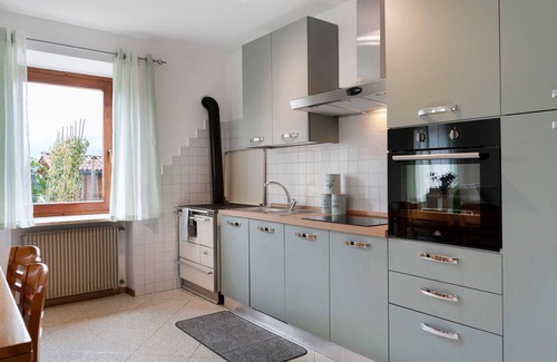 Romeno Apartamento | Apartment 'Casa Del Sole, Relax E Natura' with Mountain View, Private Garden and Wi-Fi