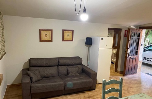 Huetor Santillan Apartamento | Apartamento 'Casa Rural Luís' con vistas a la montaña, piscina compartida y Wi-Fi
