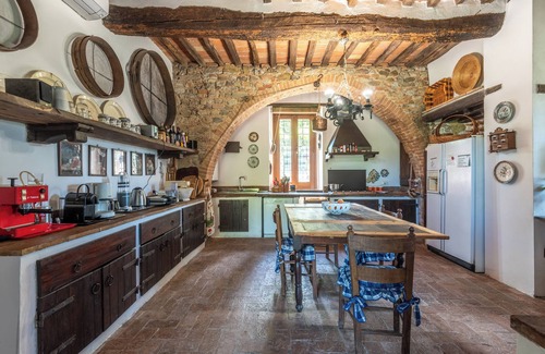 Murlo Apartamento | Apartamento 'Casa Gialla A Murlo' con piscina compartida, Wi-Fi y aire acondicionado