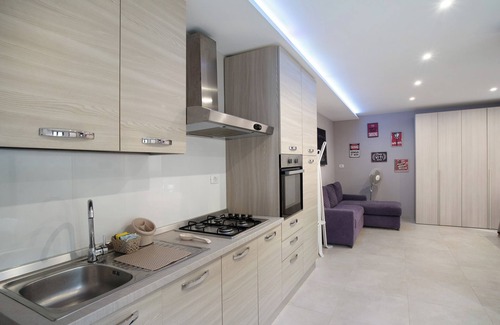 Castelbianco Apartamento | Apartamento "Casa Gina" con vistas a la montaña, jardín privado y Wi-Fi