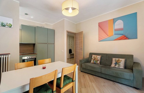 Laveno Apartamento | Apartamento 'Casa Làrisa Lago Maggiore' con vistas a la montaña, balcón y Wi-Fi