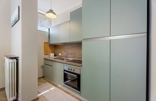Laveno Apartamento | Apartamento 'Casa Làrisa Lago Maggiore' con vistas a la montaña, balcón y Wi-Fi