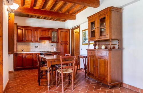 La Pesta Apartamento | Apartamento Casa Vacanza Il Carpignone 6 con vistas al lago, piscina compartida y jardín
