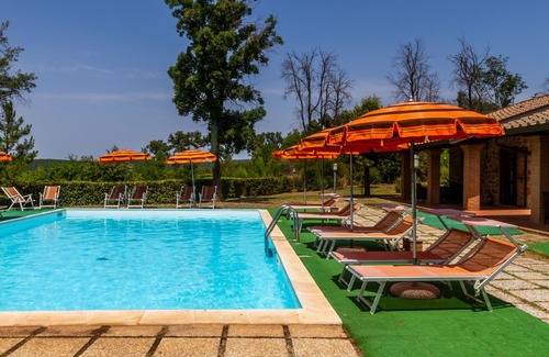 La Pesta Apartamento | Apartamento Casa Vacanza Il Carpignone 6 con vistas al lago, piscina compartida y jardín