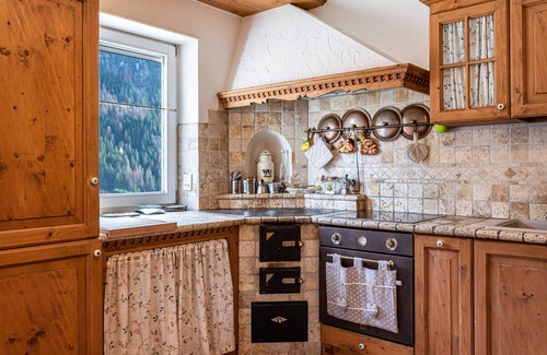 Alba Apartamento | Apartamento "Casa Loretta" con vistas a la montaña, balcones y Wi-Fi