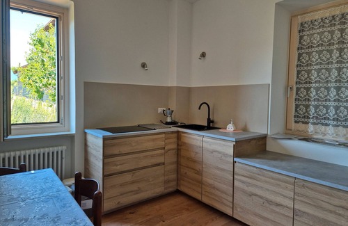 Sanzeno Apartamento | Apartamento 'Casa Maia - Ape' con vistas a la montaña, terraza compartida y Wi-Fi