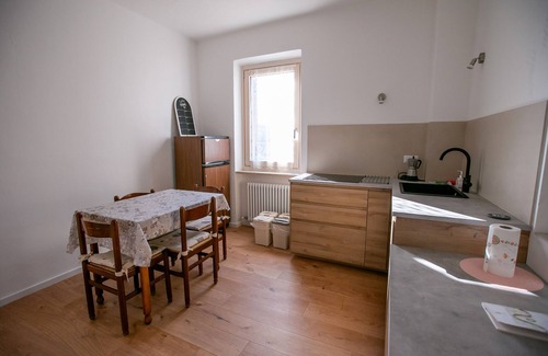 Sanzeno Apartamento | Apartamento 'Casa Maia - Ape' con vistas a la montaña, terraza compartida y Wi-Fi