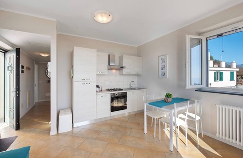Varazze Apartamento | Apartamento 'Casa Marincanto' con vistas al mar, terraza privada y Wi-Fi