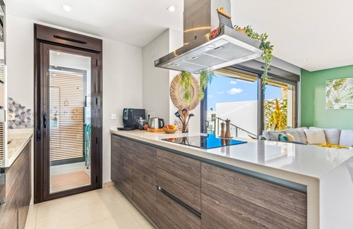 Orihuela Costa Apartamento | Apartamento 'Casa Marysol' con vistas al mar, Wi-Fi y aire acondicionado