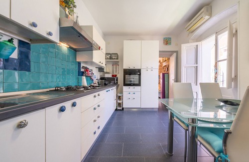 Calasetta Apartamento | Apartamento 'Casa Nora' con terraza privada, Wi-Fi y aire acondicionado