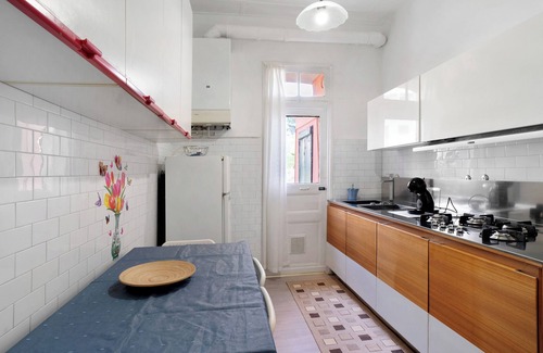 Arma di Taggia Apartamento | Apartamento 'Casa Paolino a 50 Metros del Mar' con Balcón