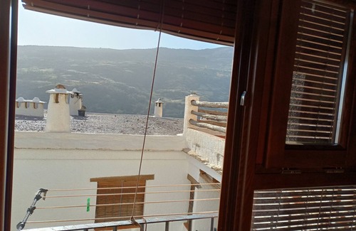Bubion Apartamento | Apartamento 'Casa Pepa' con vistas a la montaña, terraza compartida y balcón