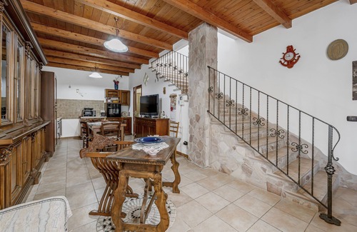 Gonnesa Apartamento | Apartamento 'Casa Rustica' con terraza privada, Wi-Fi y aire acondicionado