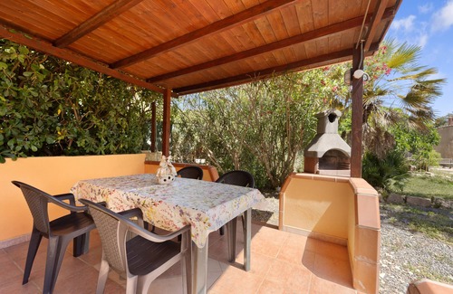 Iglesias Apartamento | Apartamento 'Casa S'arriali' con vistas a la montaña, Wi-Fi y aire acondicionado