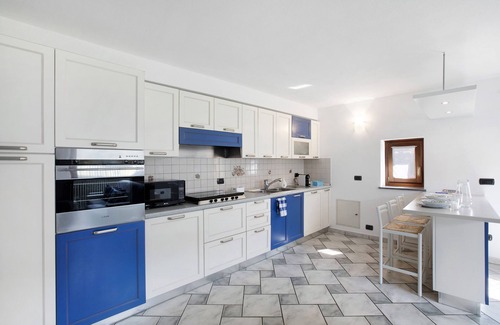 Montan-Angelin-Arensod Apartamento | Apartamento vacacional "Casa Sabrina - Blu" con vistas a la montaña, pista de tenis y Wi-Fi