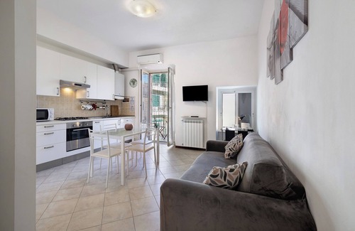 Loano Apartamento | Apartamento 'Casa Vacanza Nel Cuore Di Loano' con balcón, Wi-Fi y aire acondicionado