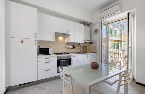Loano Apartamento | Apartamento 'Casa Vacanza Nel Cuore Di Loano' con balcón, Wi-Fi y aire acondicionado