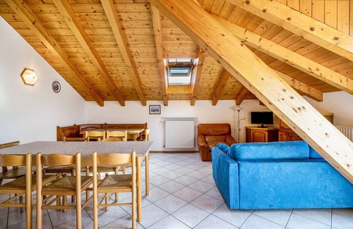 Brez Apartamento | Apartment 'Casa vacanze Rosa 8 con mansarda' with Mountain View, Balcony and Wi-Fi