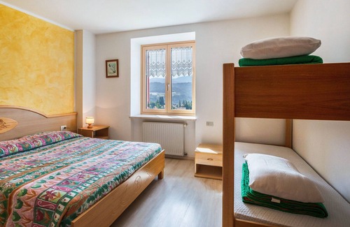 Brez Apartamento | Apartment 'Casa vacanze Rosa 5' with Mountain View, Balcony and Wi-Fi