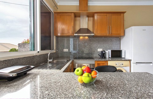Machico Apartamento | Apartamento 'Casa Viva' con vistas al mar, terraza compartida y Wi-Fi
